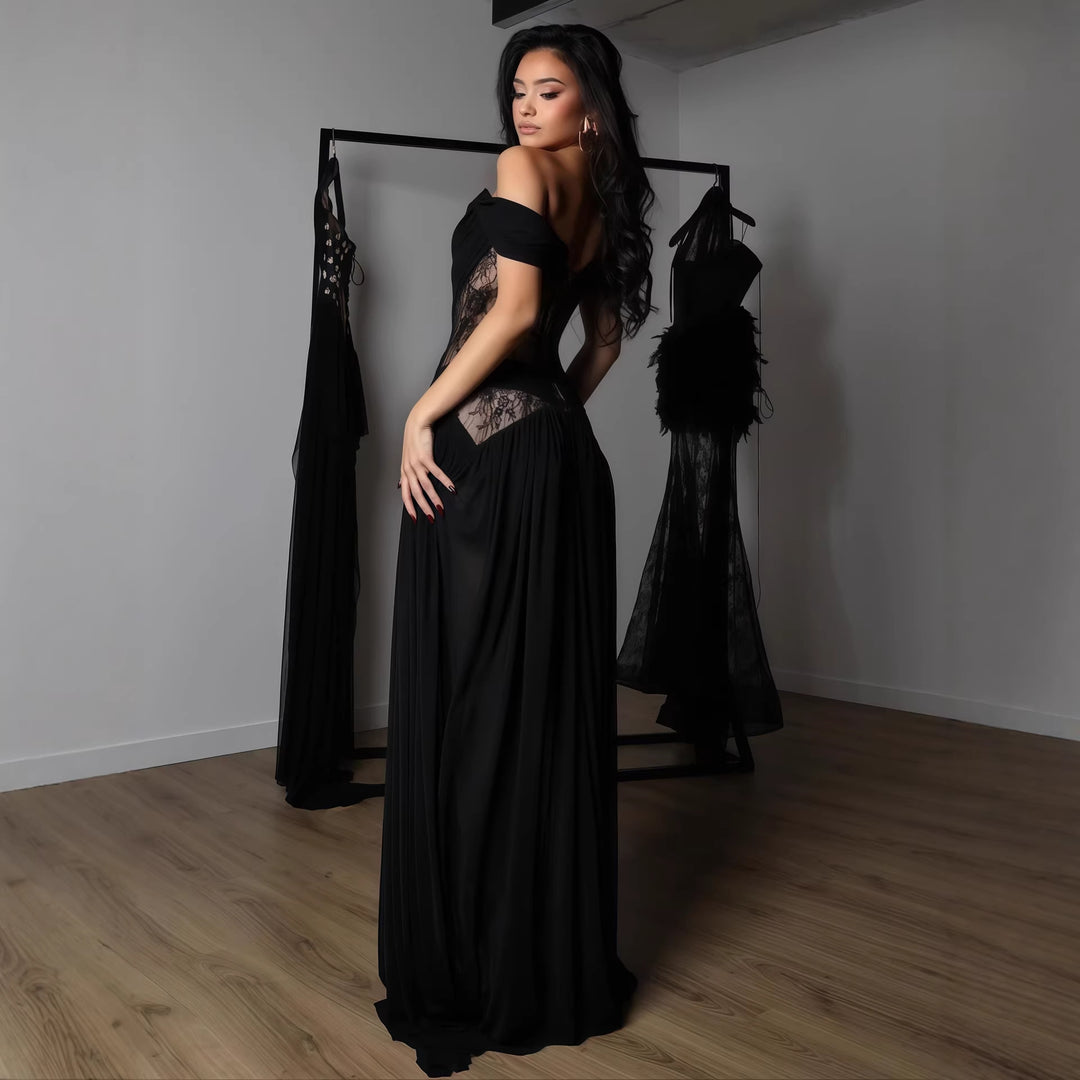 Damen Elegantes Spitzenkleid mit tiefem Schlitz und trägerlosem Schnitt Echo Archiv