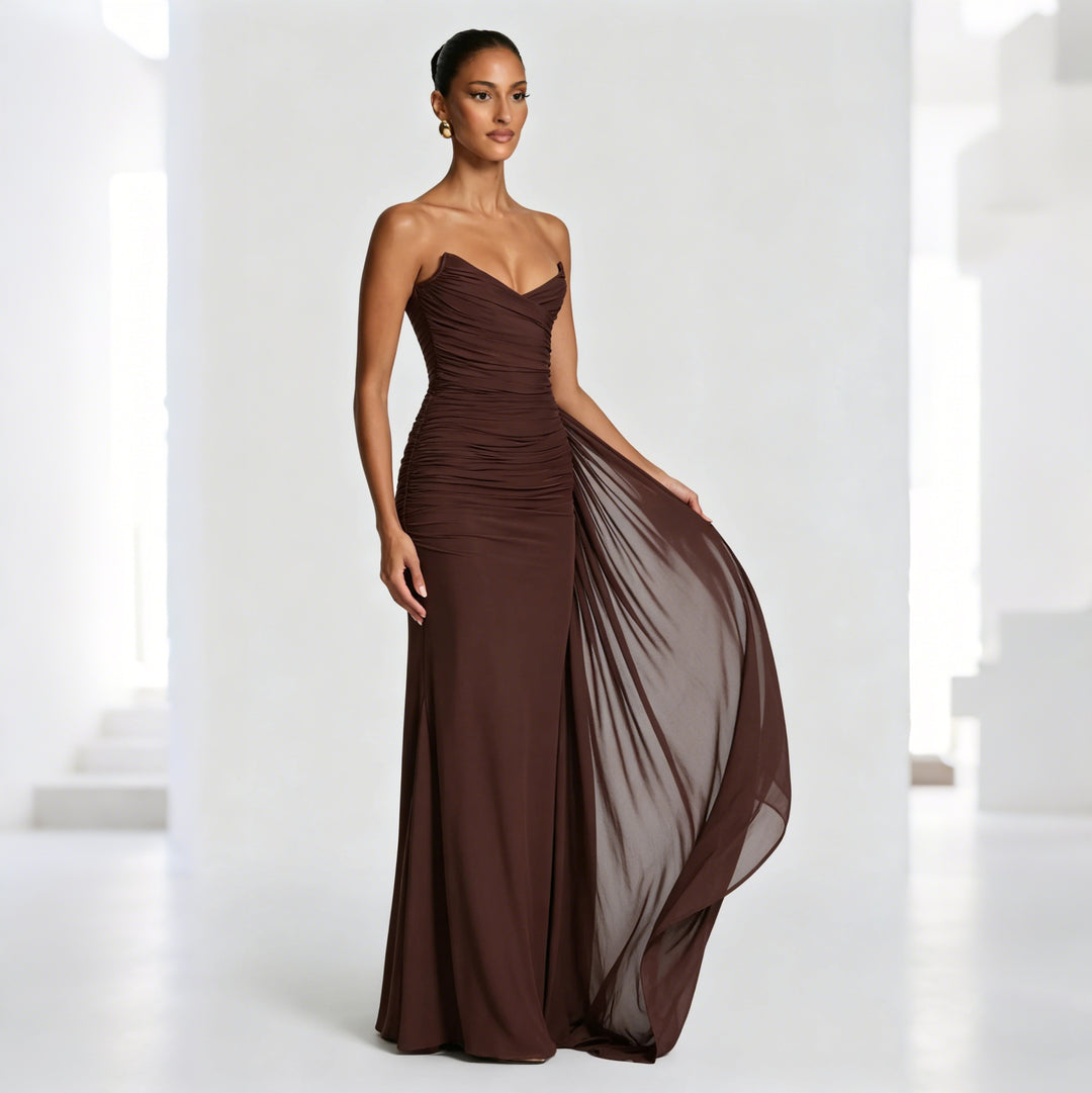 Damen Elegantes und figurbetontes Abendkleid mit asymmetrischen Drapierungen Echo Archiv