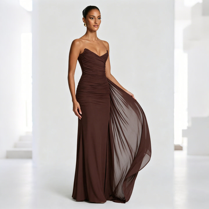 Damen Elegantes und figurbetontes Abendkleid mit asymmetrischen Drapierungen Echo Archiv