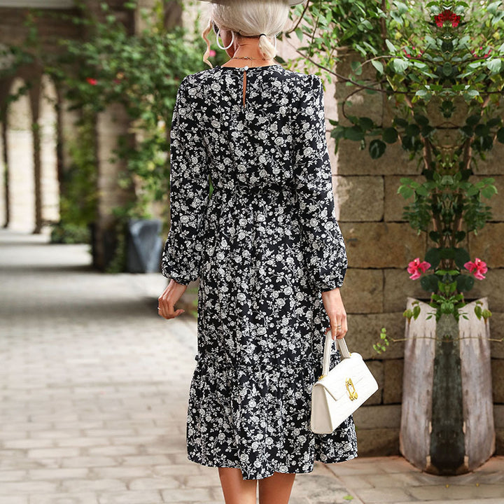Damen Midikleid mit taillierter Silhouette, Perlen-Schnallen-Gürtel und Stufenrock – Élara