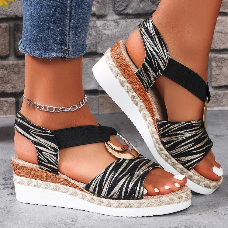 Damen Keil-Sandalen mit Metallic-Optik, dekorativem Ring und Elastik-Fersenriemen Echo Archiv