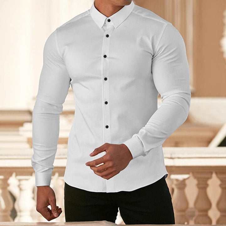 Herren elegantes Langarmhemd mit figurbetontem Schnitt und stilvollen Knopfdetails Echoarchiv