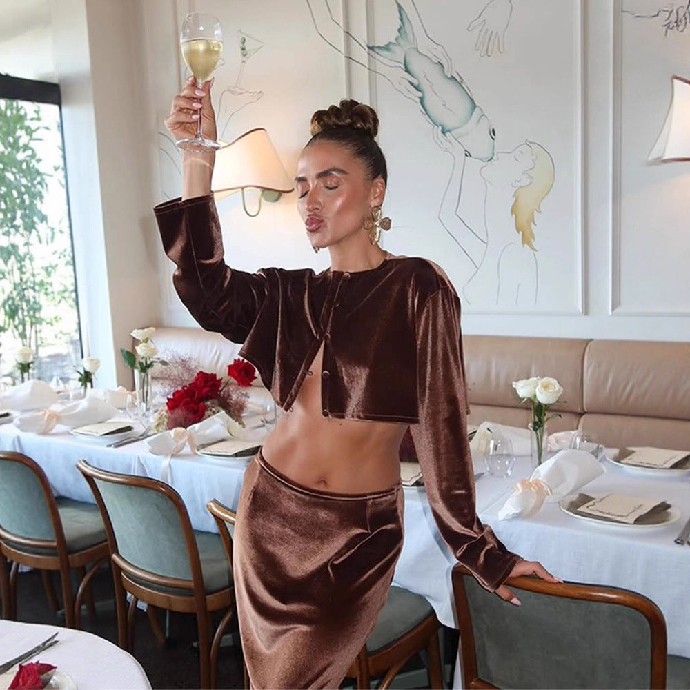Damen Samt-Cropped-Set mit geknöpftem Kurzcardigan & tailliertem Midirock Echoarchiv