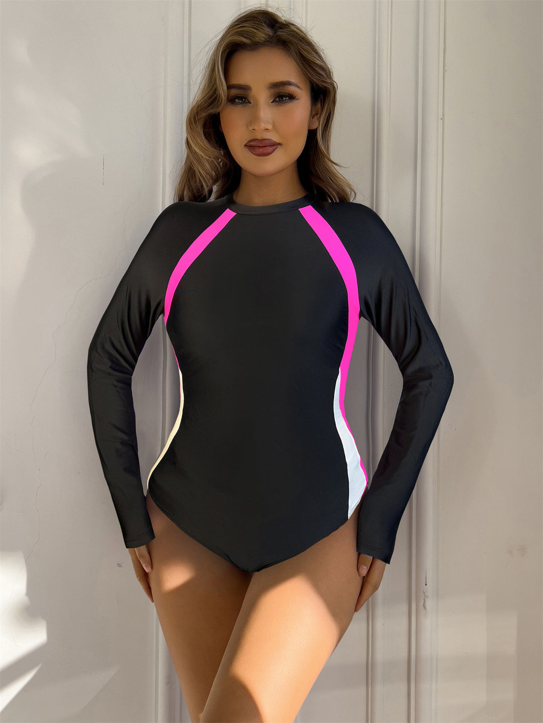 Damen Sportlicher Langarm-Schwimmanzug mit modernem Farbdesign Echo Archiv