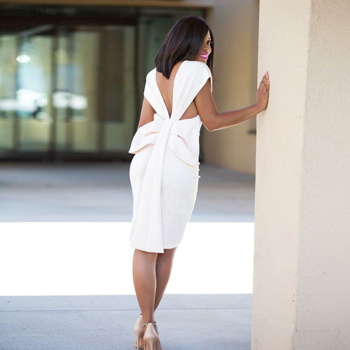 Damen figurbetontes Cocktailkleid mit elegantem V-Ausschnitt und schwingendem Saum Echo Archiv
