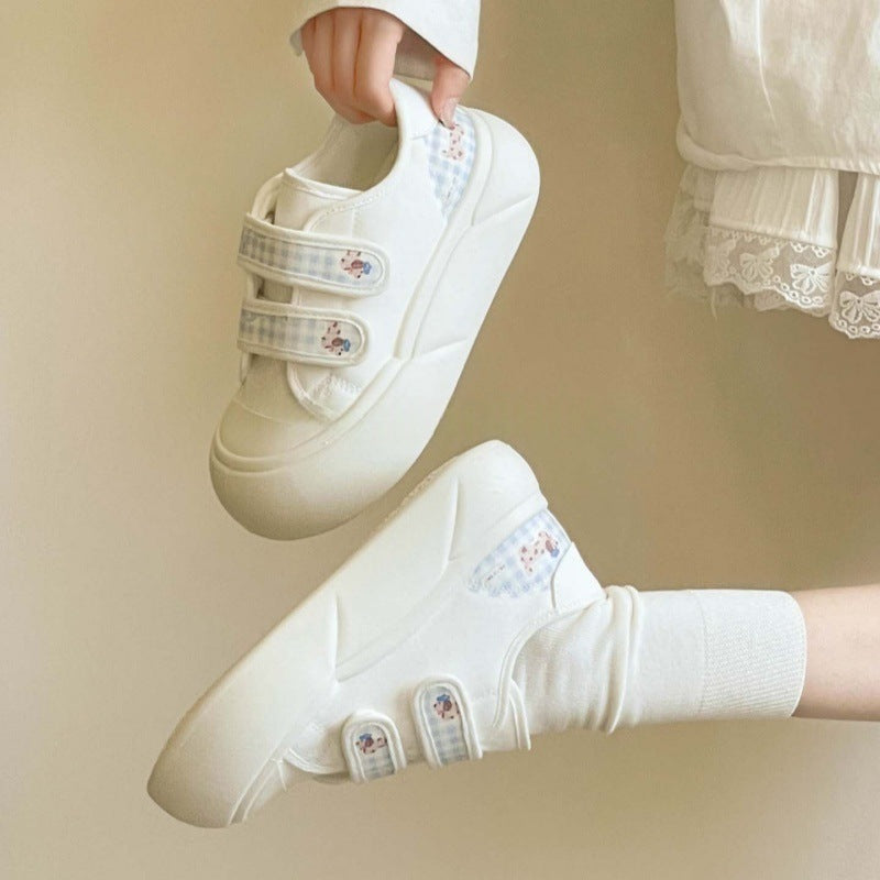 Damen Bequeme Sneaker mit verstellbarem Klettverschluss und floralen Applikationen Echo Archiv