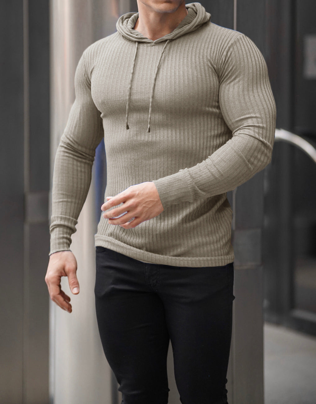 Herren eng anliegendes Rippstrick-Kapuzenlongsleeve mit Slim-Fit und Elastikanteil – Cavarno