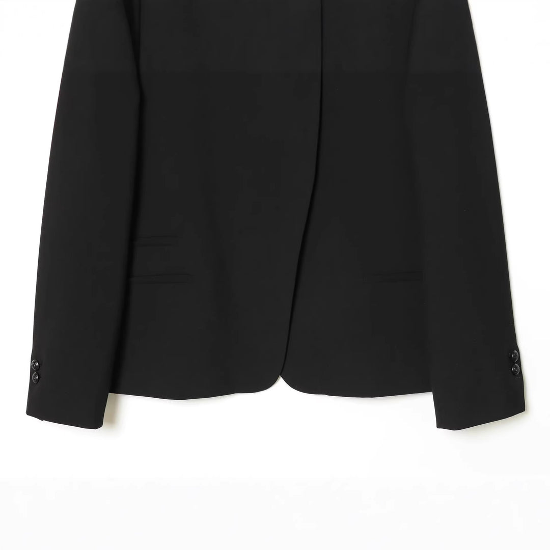 Damen Taillierter Kurzblazer mit Stehkragen und asymmetrischer Knopfleiste Echo Archiv