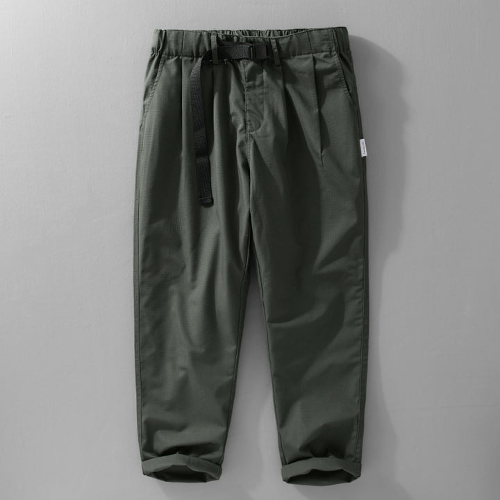 Herren Relaxte Baumwollhose mit elastischem Bund, integrierter Webbing-Gürtel und konischem Bein Echoarchiv