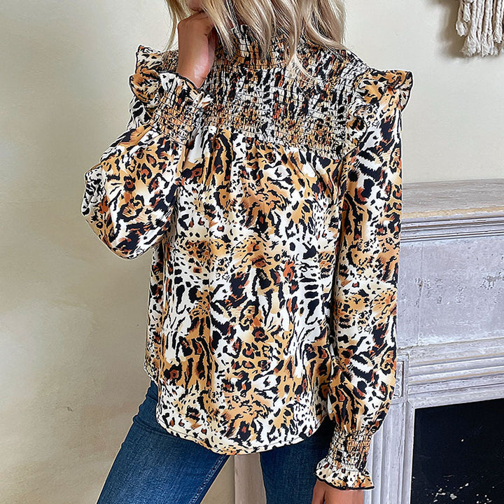 Damen Smocked-Bluse mit hohem Kragen, geraffter Schulterpasse und Animal-Print Echoarchiv