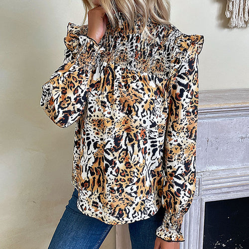 Damen Smocked-Bluse mit hohem Kragen, geraffter Schulterpasse und Animal-Print Echoarchiv