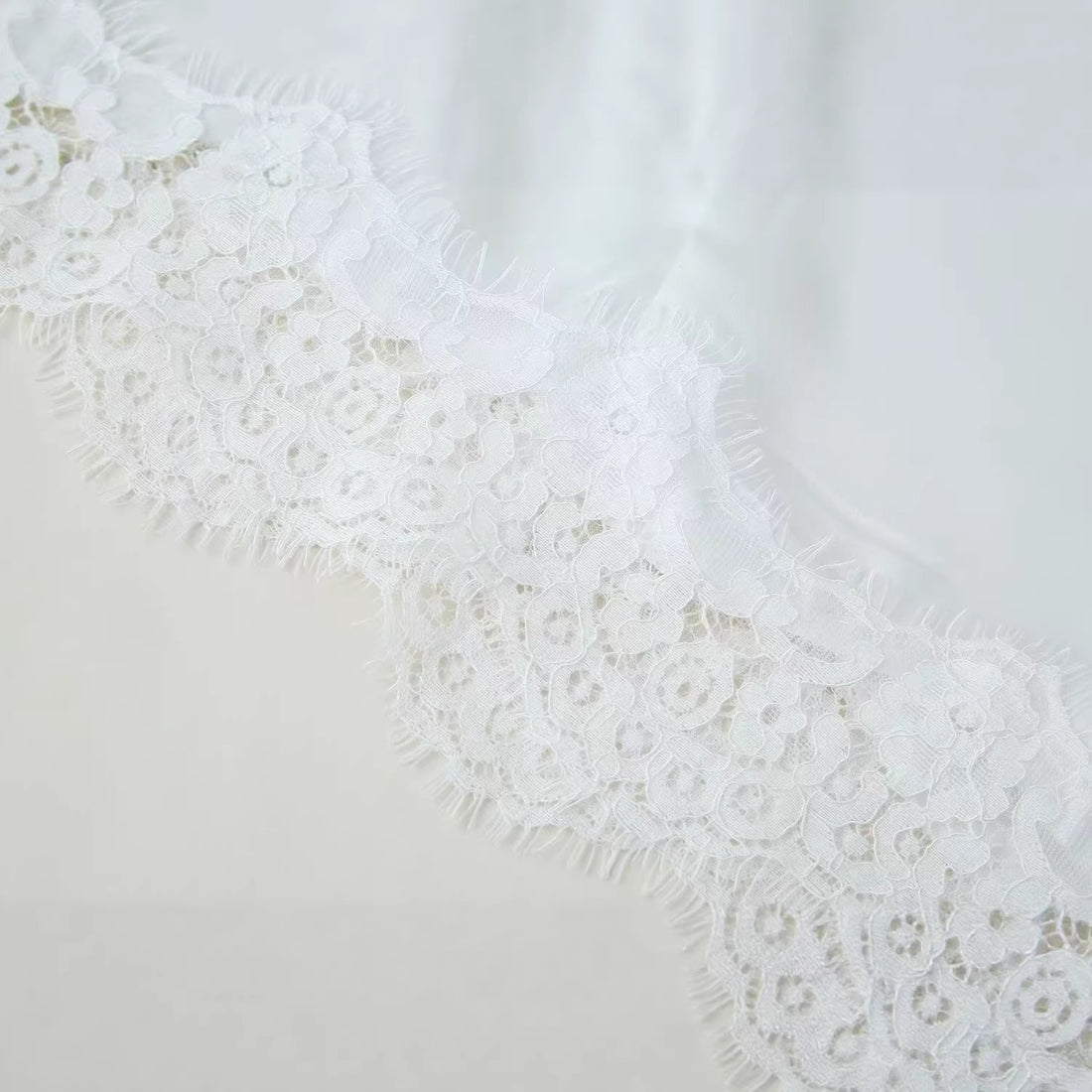 Damen Langärmlige Bluse mit Taillenband und Spitzenbesatz Echoarchiv