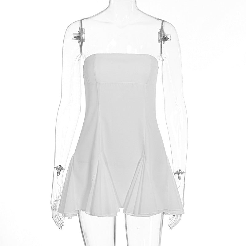 Damen elegantes trägerloses Kleid mit fließendem Rock und modischen Falten Echo Archiv