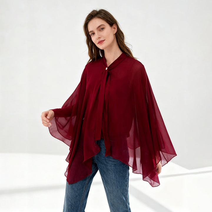 Damen Chiffon-Cape mit Schleifenkragen und Zierknopf – Avérine