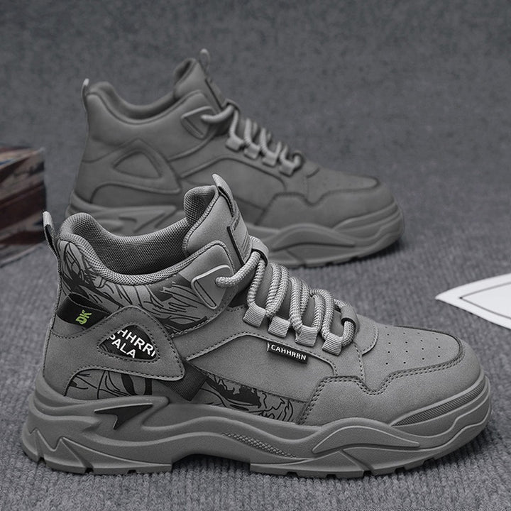 Herren robuste Outdoor-Chunky-Sneaker mit wattierter Knöchelmanschette, verblockter Plateau-Sohle und dekorativem Overlay-Detail – Norré