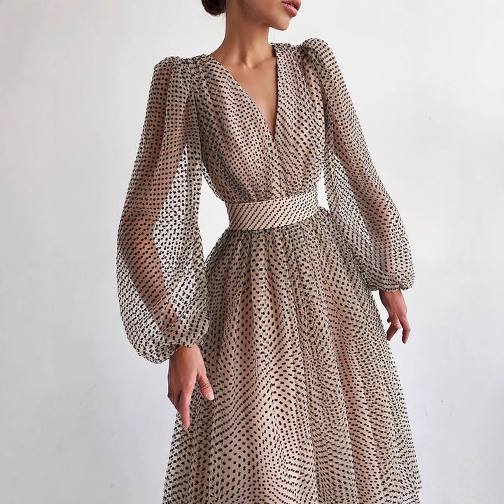 Damen Kleid mit transparentem Puffärmel und floralem Punkte-Design Echo Archiv