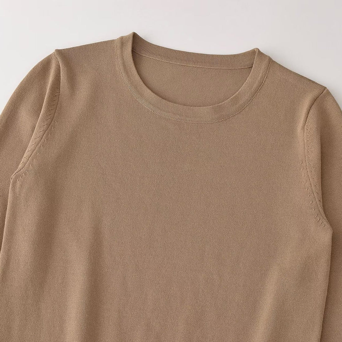 Damen Feinstrick-Pullover mit Streifenmuster, Rundhalsausschnitt und Zierknopfbesatz Echoarchiv
