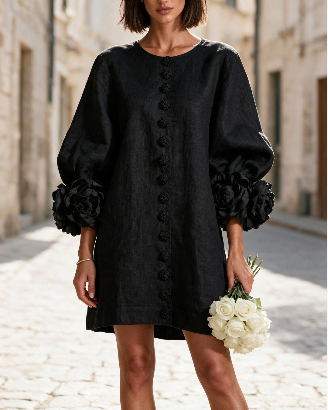 Damen Kurzkleid aus Leinen mit voluminösen Ballonärmeln und 3D-Blumenmanschetten Echoarchiv
