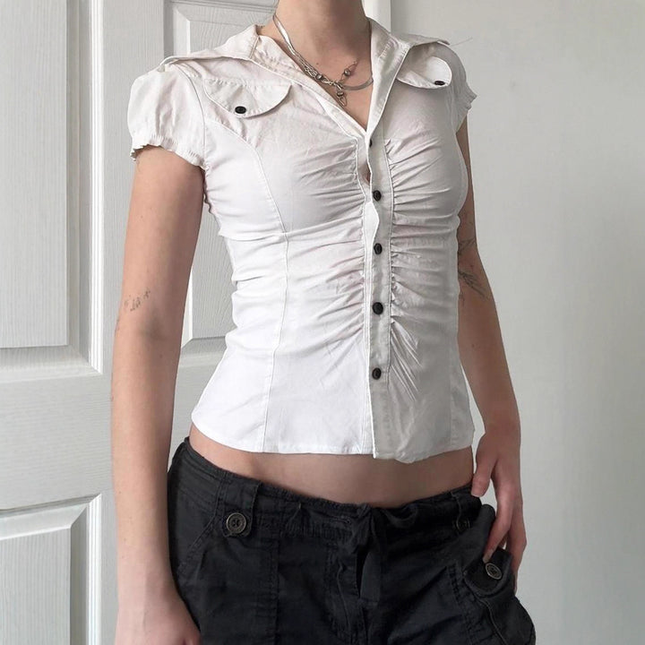 Damen figurbetontes Blusenshirt mit eleganten Rüschendetails und Knopfverschluss Echo Archiv