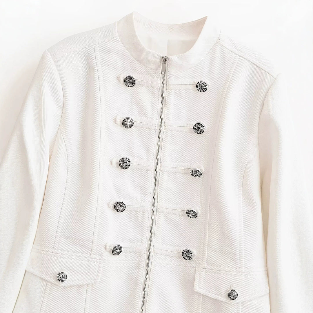 Damen Kurze Uniformjacke mit Stehkragen, Zierriegeln und Metallknopf‑Detail Echo Archiv