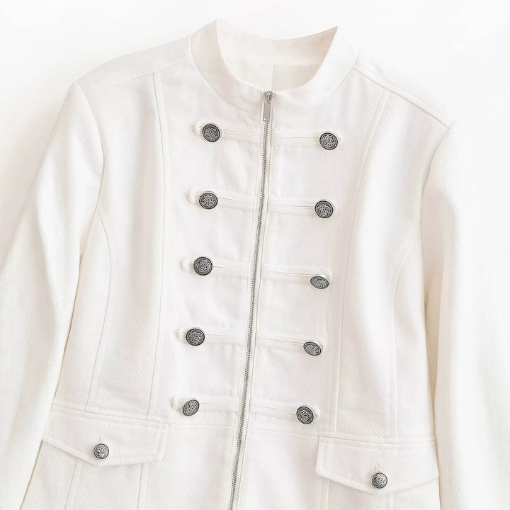 Damen Kurze Uniformjacke mit Stehkragen, Zierriegeln und Metallknopf‑Detail Echo Archiv