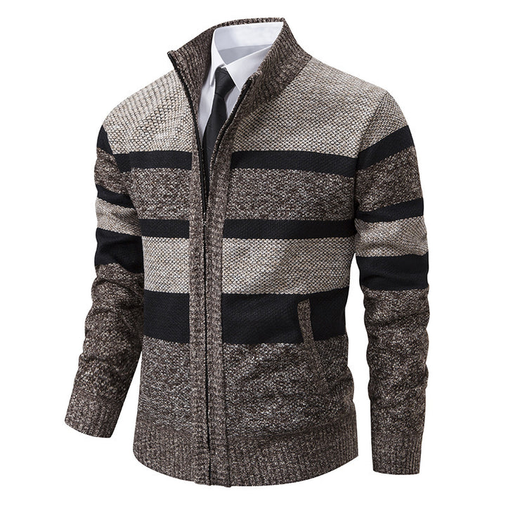 Herren modischer Strickjacke mit hohem Kragen und gestreiftem Design Echoarchiv