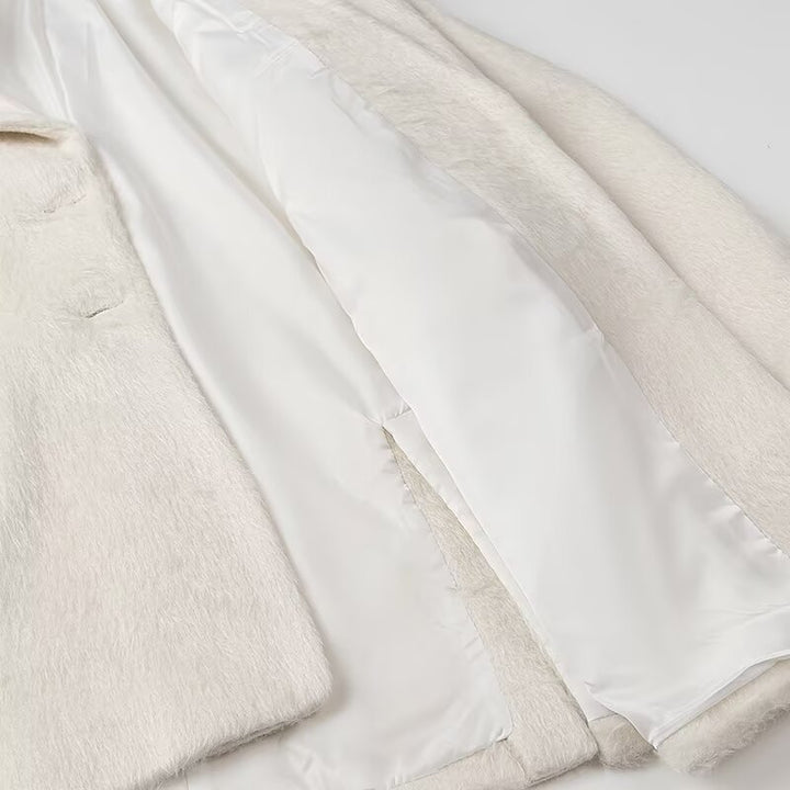 Damen nan minimalistischer midilanger Mantelblazer mit strukturierter Oberfläche, Reverskragen und Pattentaschen Echo Archiv