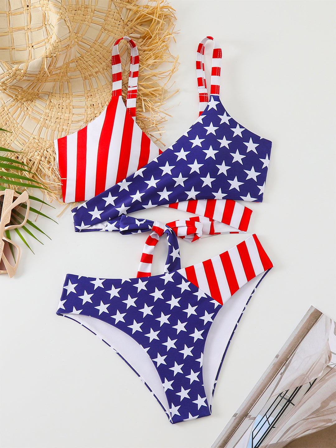 Damen Triangel-Bikini-Set mit asymmetrischem Schnitt und buntem Sternen-Design Echo Archiv