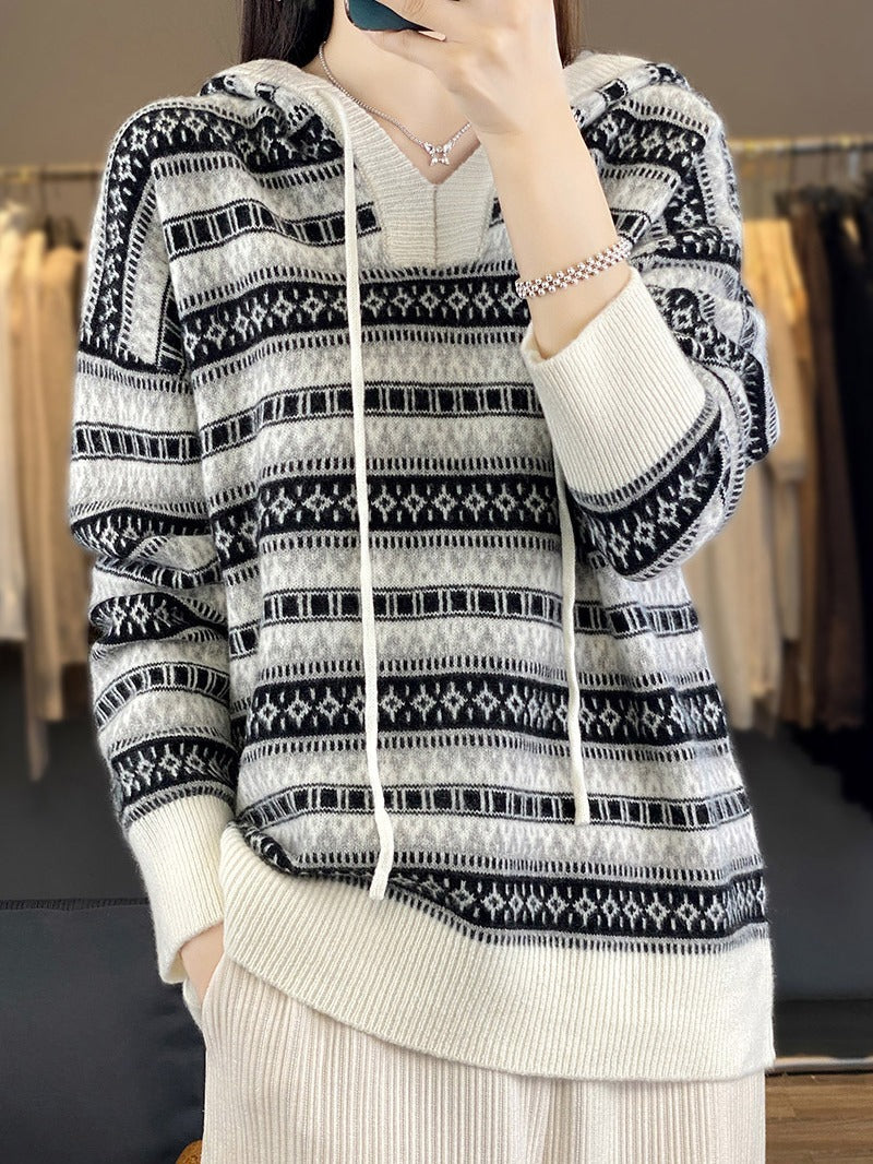 Damen Oversize Jacquard-Strickkapuzenpullover mit V‑Schlitz und gerippten Bündchen Echoarchiv