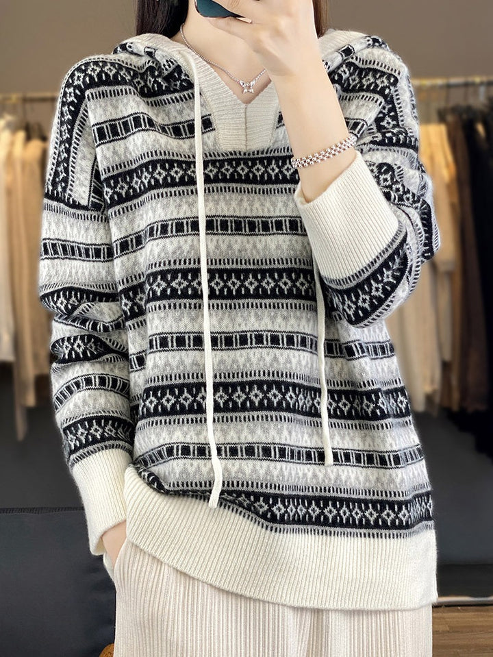 Damen Oversize Jacquard-Strickkapuzenpullover mit V‑Schlitz und gerippten Bündchen Echoarchiv