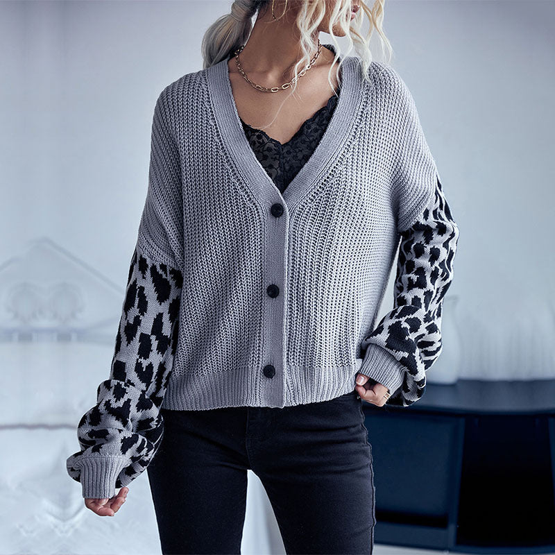 Damen Oversize Strickcardigan mit Leopardenmuster-Ärmeln und V‑Ausschnitt Echoarchiv