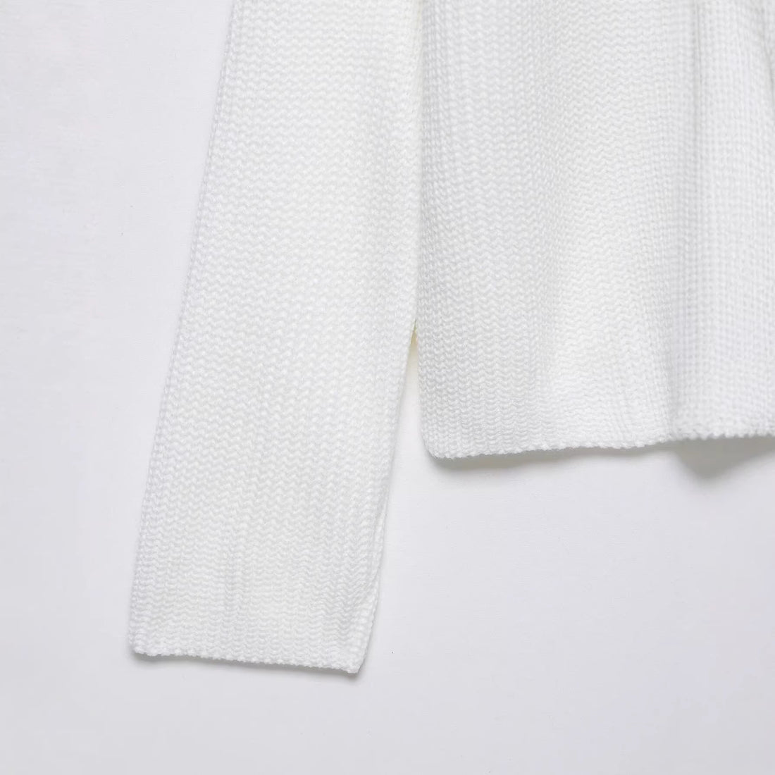 Damen Grobgestrickter kurzgeschnittener Rollkragenpullover im Boxy‑Schnitt Echoarchiv