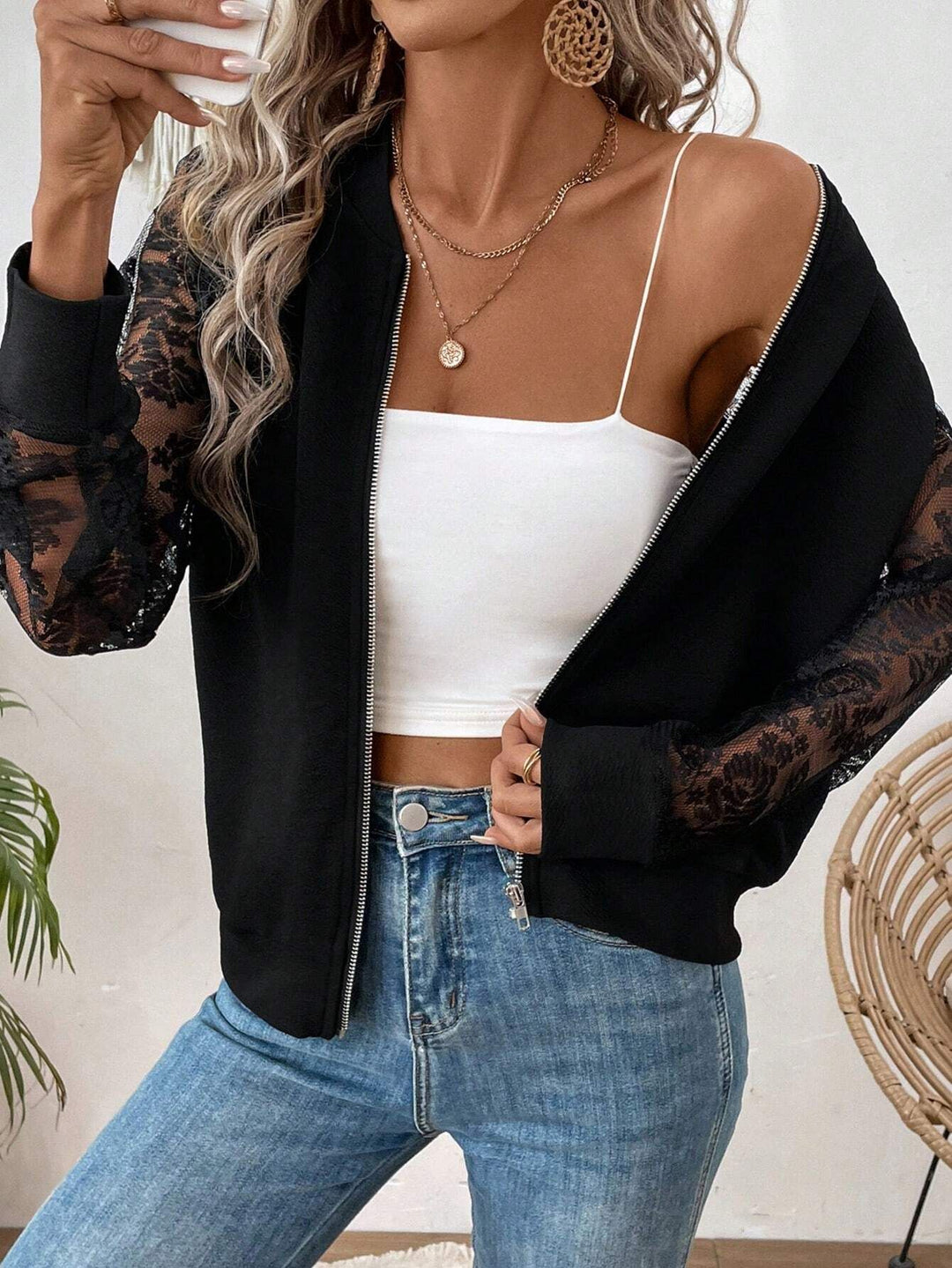 Damen nan leichte Bomberjacke mit floralen Spitzenärmeln und Reißverschluss Echo Archiv