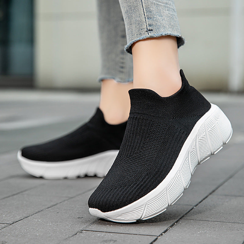 Unisex nan nahtloser Strick-Überziehschuh mit skulpturierter Plateau-Laufsohle und orthopädisch geformter Fersenführung Echo Archiv