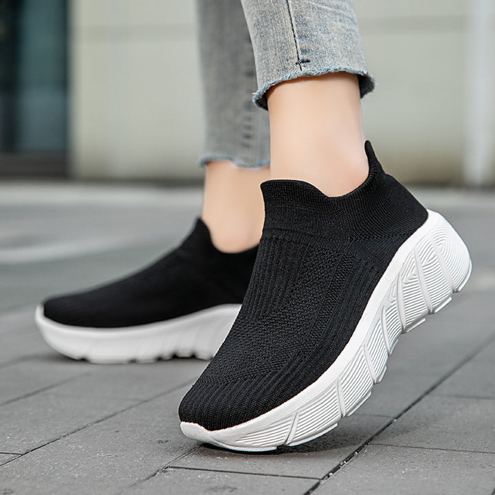 Unisex nan nahtloser Strick-Überziehschuh mit skulpturierter Plateau-Laufsohle und orthopädisch geformter Fersenführung Echo Archiv