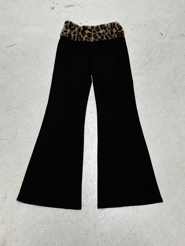 Damen nan schulterfreies Crop-Top mit kunstfellkragen und Manschetten im Leopardenmuster Echo Archiv