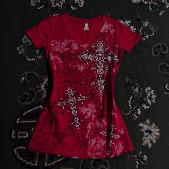 Damen T-Shirt mit dekorativem Kreuzdesign und floralen Akzenten Echo Archiv