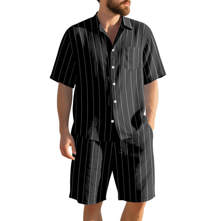 Herren Kurzarm-Pyjama-Set mit dezentem Streifenmuster und praktischer Brusttasche Echoarchiv