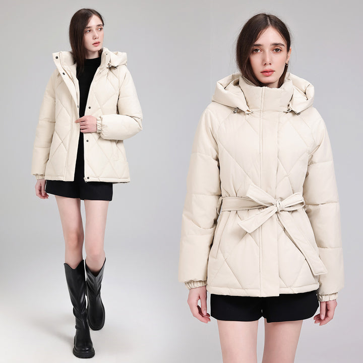 Damen Taillierter Steppparka mit Kapuze und Bindegürtel Echo Archiv