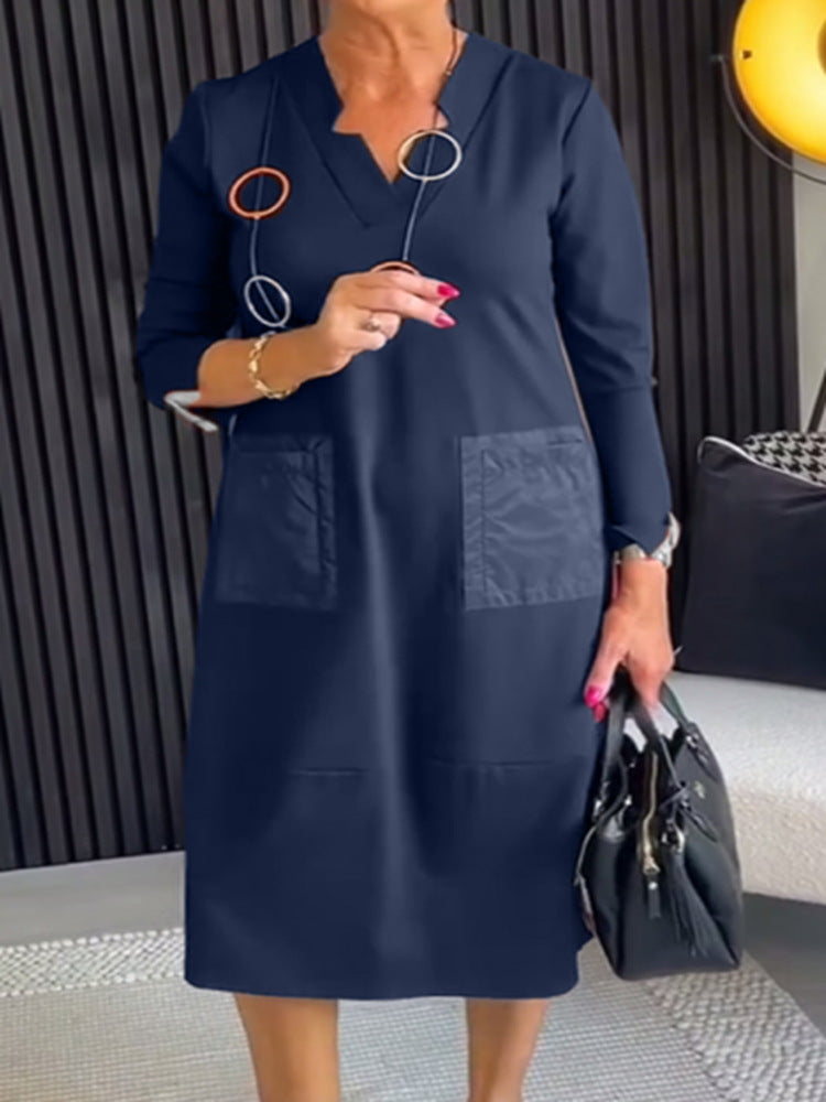 Damen nan knielanges, locker fallendes Kleid mit V-Ausschnitt Kontrasttaschen aus Satin und Dreiviertelärmeln Echo Archiv
