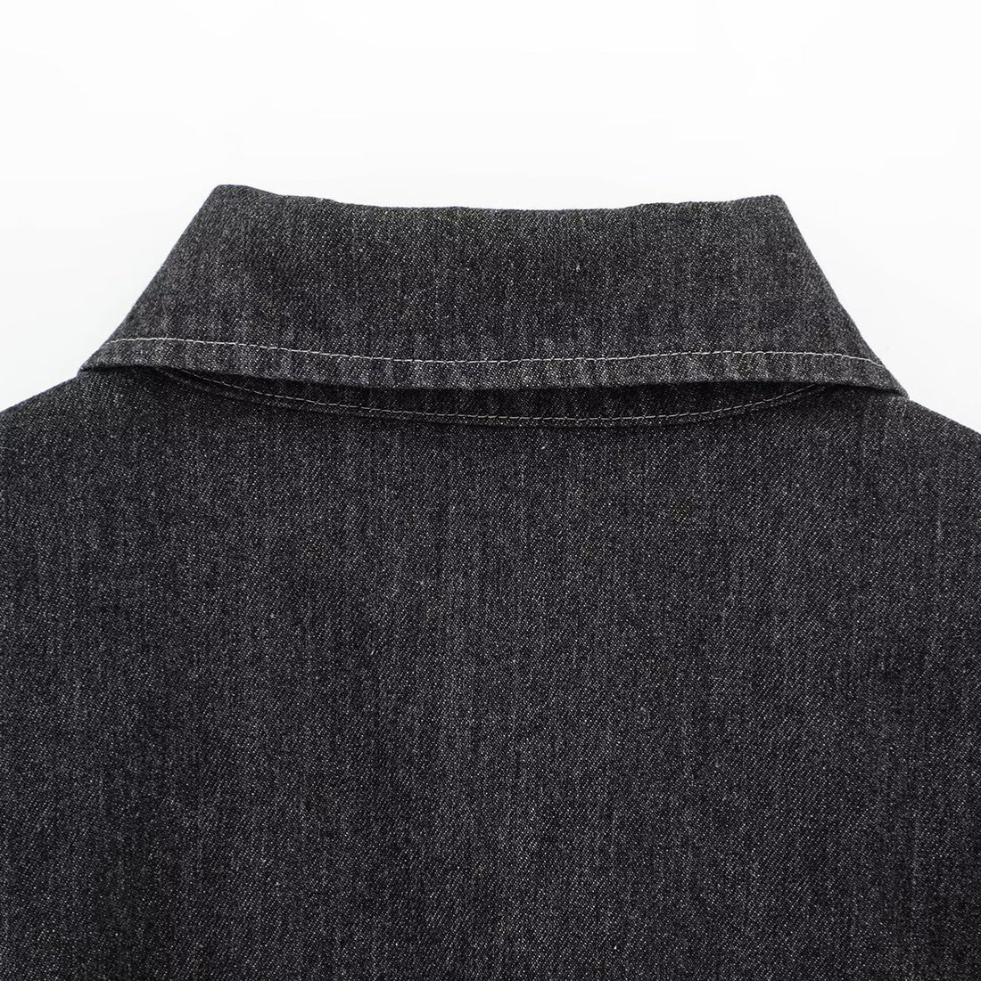 Damen Oversize-Jeansjacke mit durchgehendem Metallreißverschluss, aufgesetzten Klappentaschen und elastischem Saum – Célinea