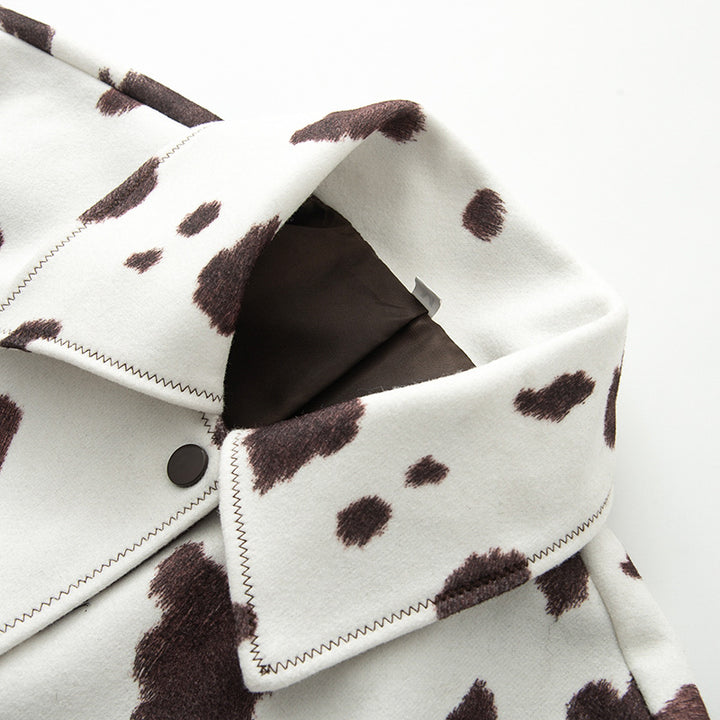 Damen cropped Hemdjacke mit Kuhfleck-Print, Boxy-Silhouette und Druckknopfleiste – Célinea