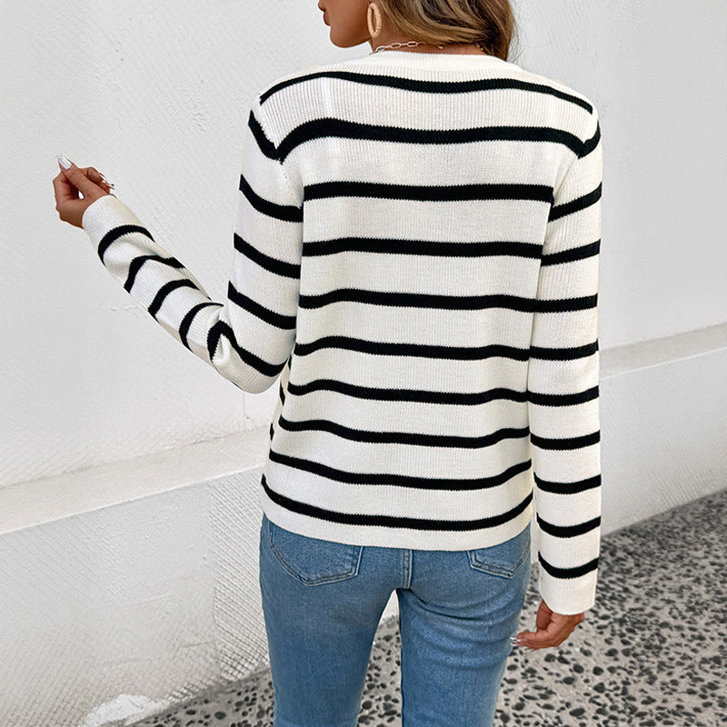 Damen Fein gestrickter Streifen-Cardigan mit Rundhalsausschnitt, goldenen Zierknöpfen und Eingrifftaschen – Veloura
