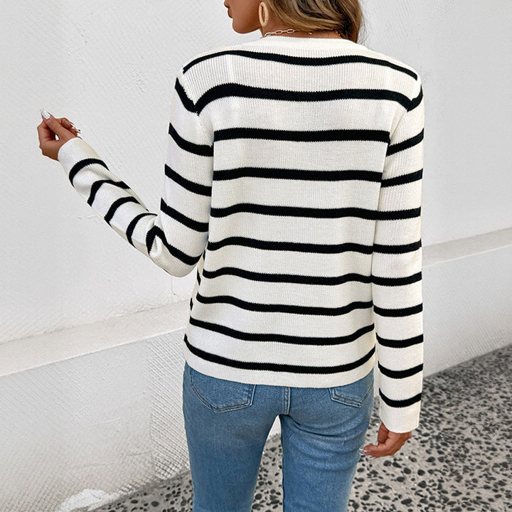 Damen Fein gestrickter Streifen-Cardigan mit Rundhalsausschnitt, goldenen Zierknöpfen und Eingrifftaschen – Veloura