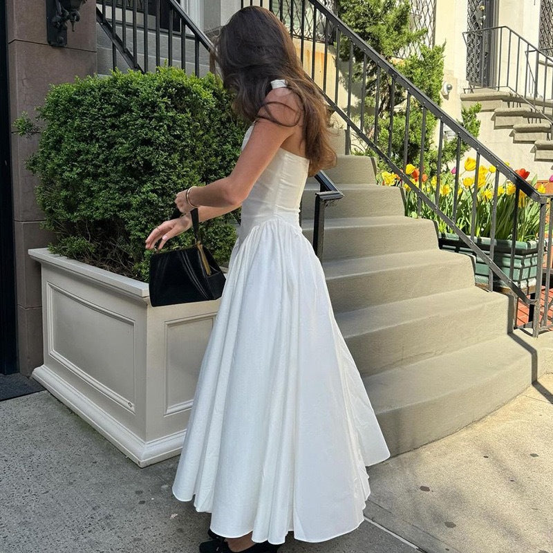 Damen Elegantes Maxikleid mit tiefem V-Ausschnitt und fließendem Rock Echo Archiv
