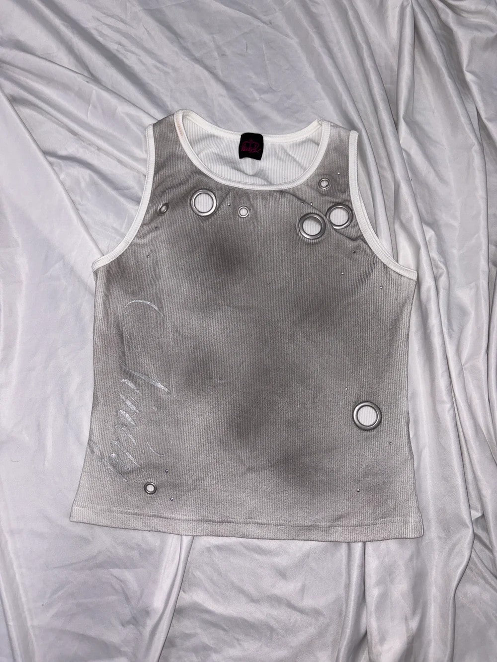 Damen Trendiges Tanktop mit dekorativen Ösen und schimmerndem Stoff Echo Archiv