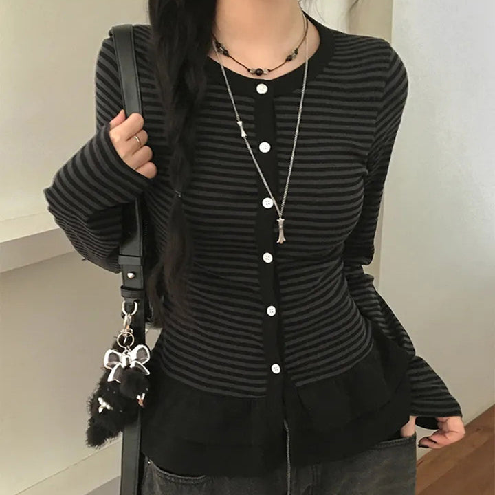 Damen nan feiner Kurzcardigan mit Knopfleiste, Spitzenkragen und welligem Saum Echo Archiv