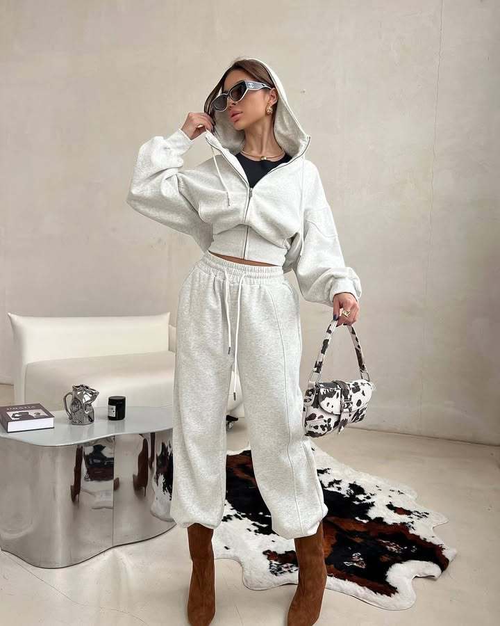 Damen Zweiteiliges Loungewear-Set mit kurzem Zip-Hoodie und hochtaillierter weiter Jogginghose – Auréline