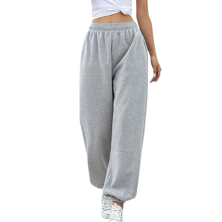 Damen weite High‑Waist Sweatpant mit elastischem Komfortbund, seitlichen Eingrifftaschen und gerafften Knöchelbündchen – Avérine