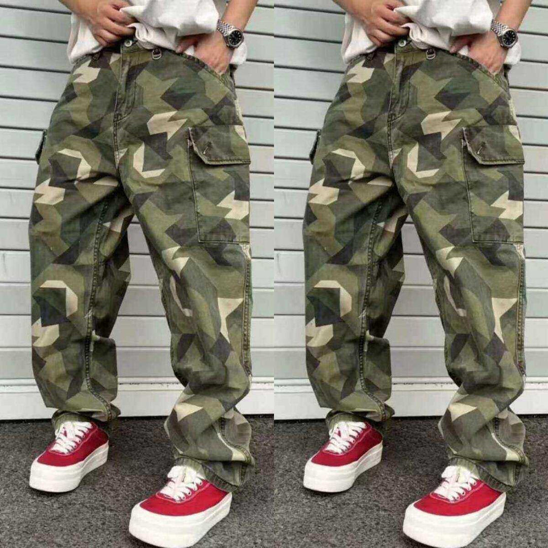 Herren Cargo-Hose mit modernem Camouflage-Design Echoarchiv